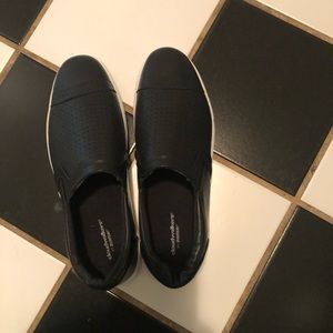 Woman's cloud walker sneakers-. New! 10